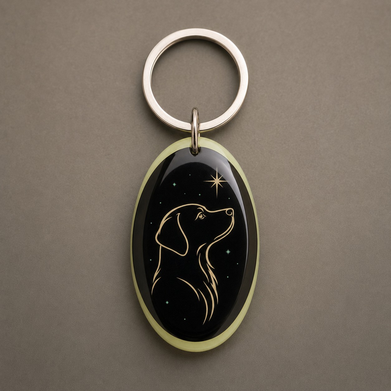 Dog Star, silhouette de chien associée à une étoile, porte-clés photoluminescent en lumière naturelle