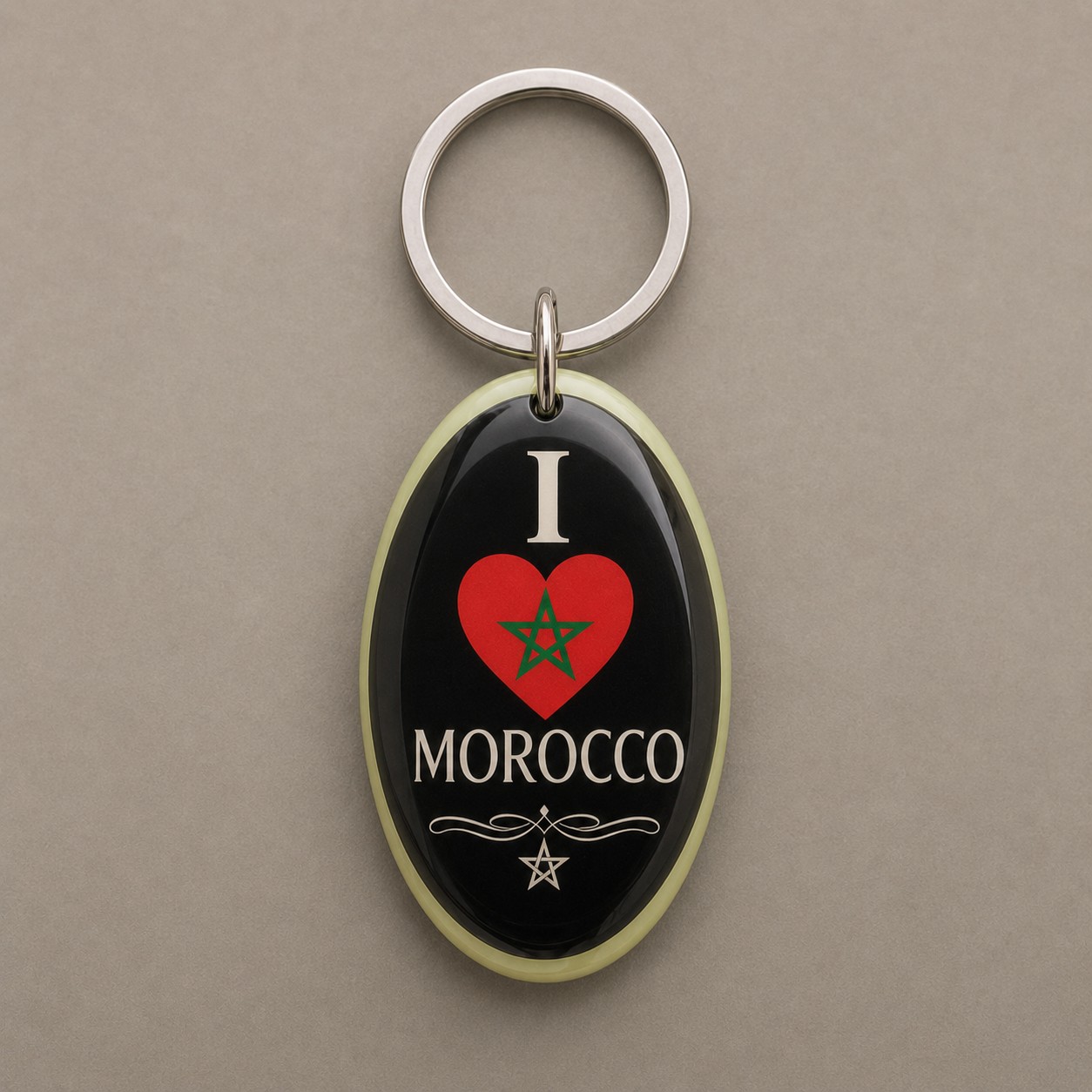 I Love Morocco, cœur rouge avec l’étoile verte marocaine et le lettrage I Love Morocco, porte-clés photoluminescent en lumière naturelle